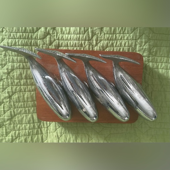 VINTAGE 4 SOLID STAINLESS STEEL SPERM WHALES ON WOODEN STAND-NAUTICAL DECOR - Picture 6 of 10